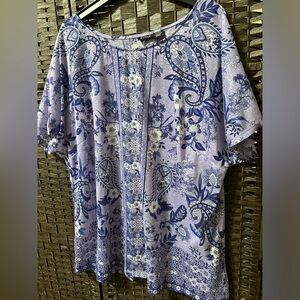 Women’s Light and Airy top